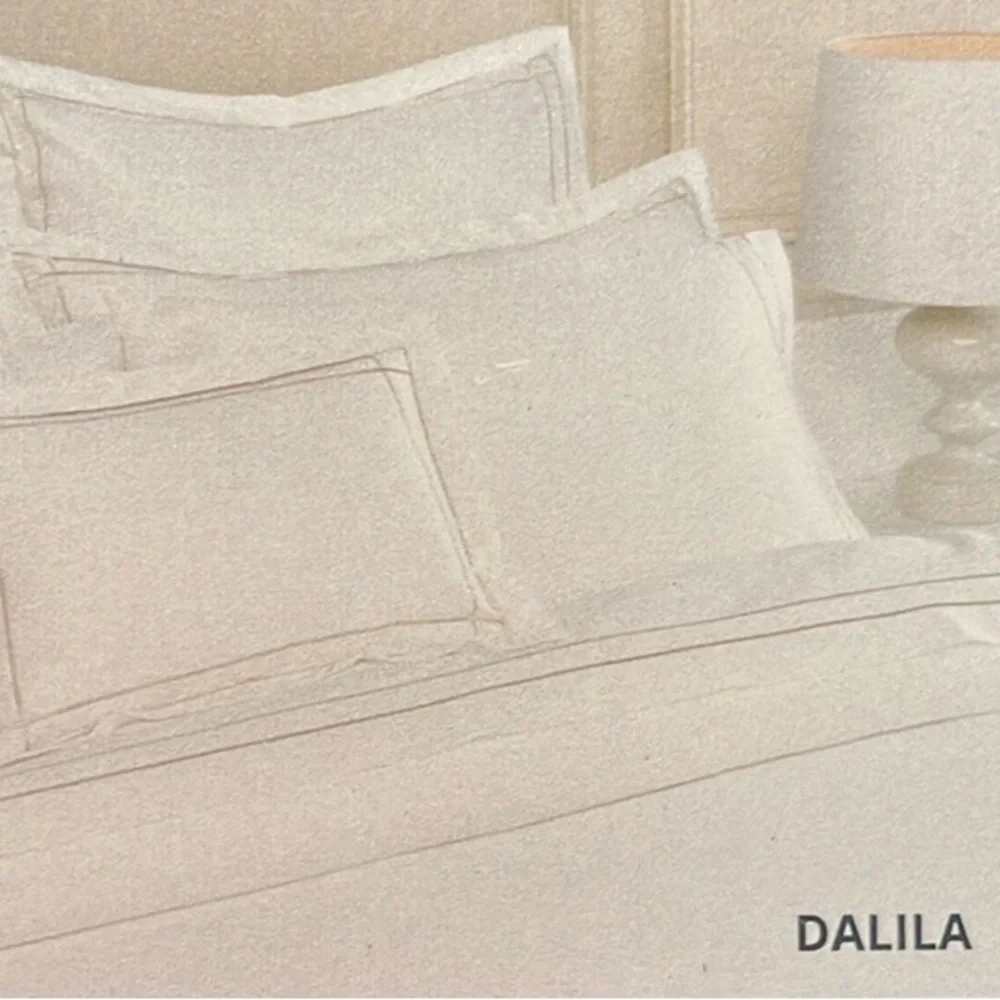 Amalia Home Collection Dalila Queen Duvet Cover in White and Silver